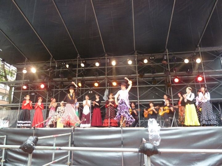 これは大学祭の写真かな?・・・