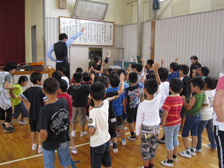 男の子は手先をビシッと!