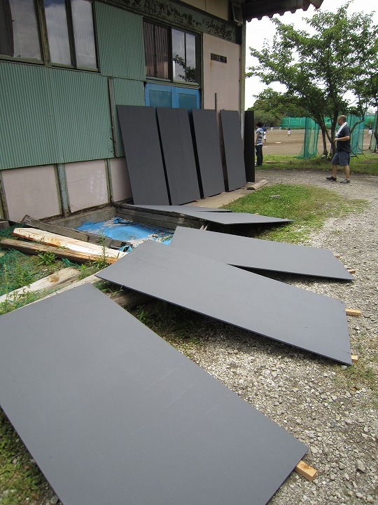 立てかける場所がなくなっちゃったから、今度は横置きだー!(笑)