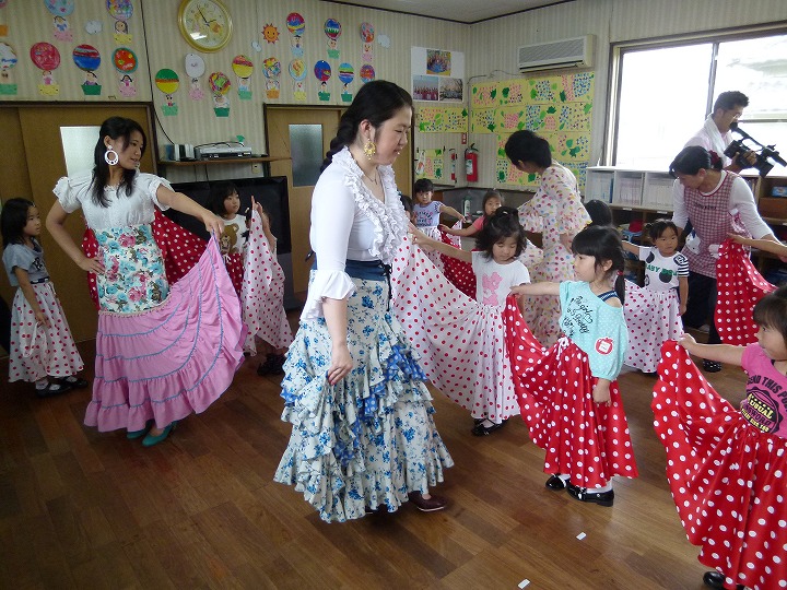 ファルダはやさしくこう振るんだよーっ♪