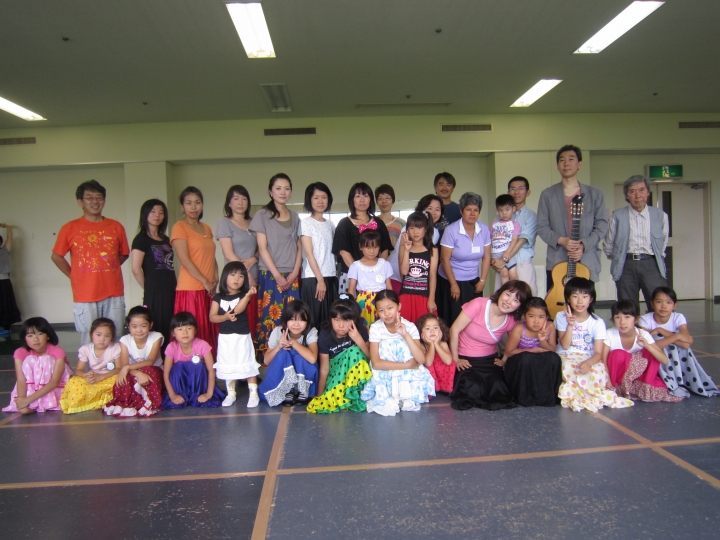 私たちの踊りを見に、南総文化ホールに是非いらしてください!