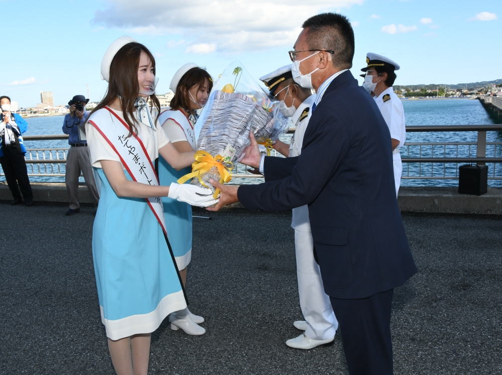 おが丸花束プレゼンター