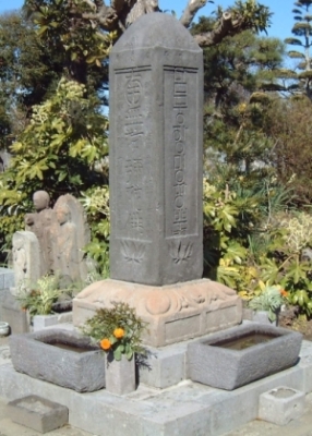 四面石塔