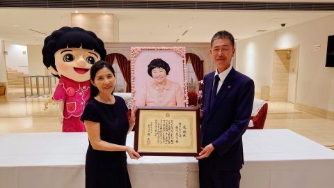 献花台の前でお渡ししました