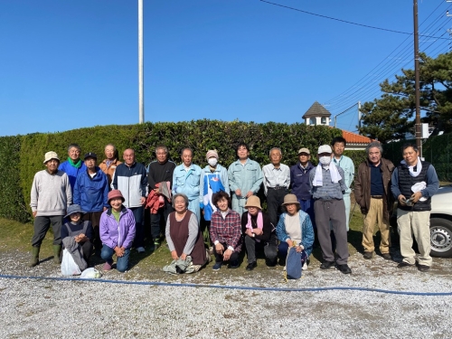 （那古コミュニティ委員会メンバーとボランティア参加者）