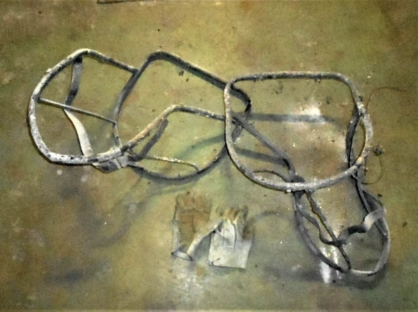 焼却炉内から出てきた金属製品